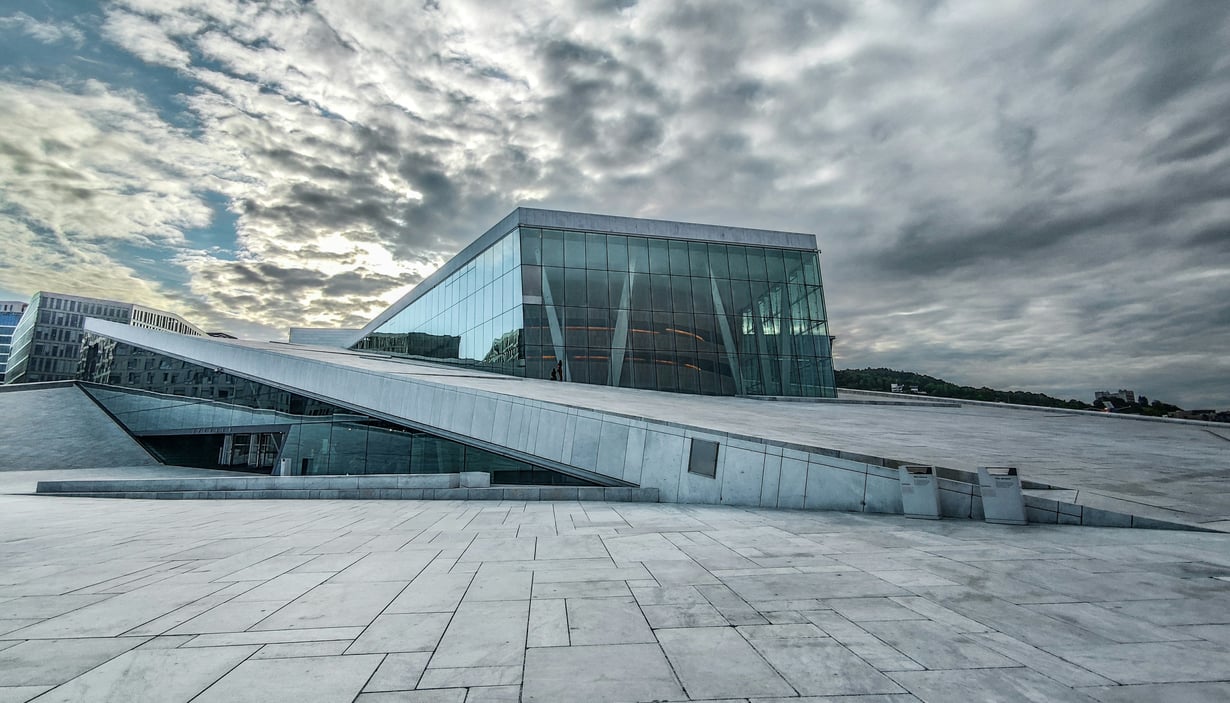 Oslo Operaen set nedefra