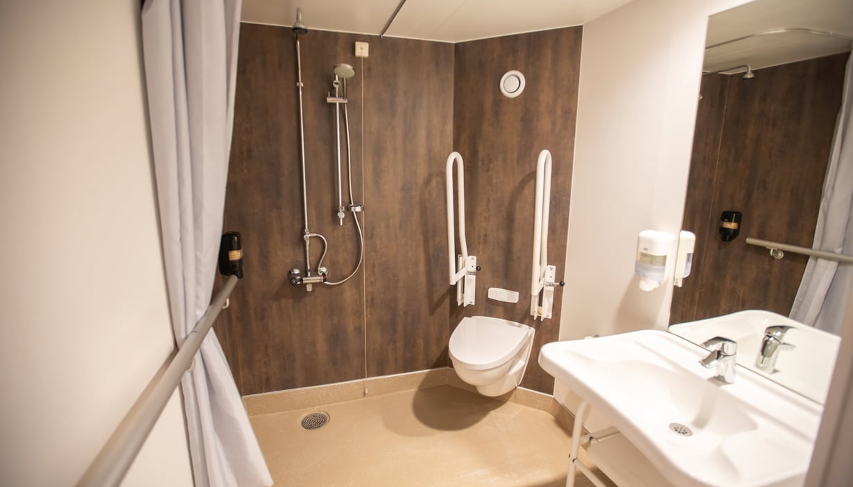 toilet i vores handicapvenlige kahyt på Nordic Crown 