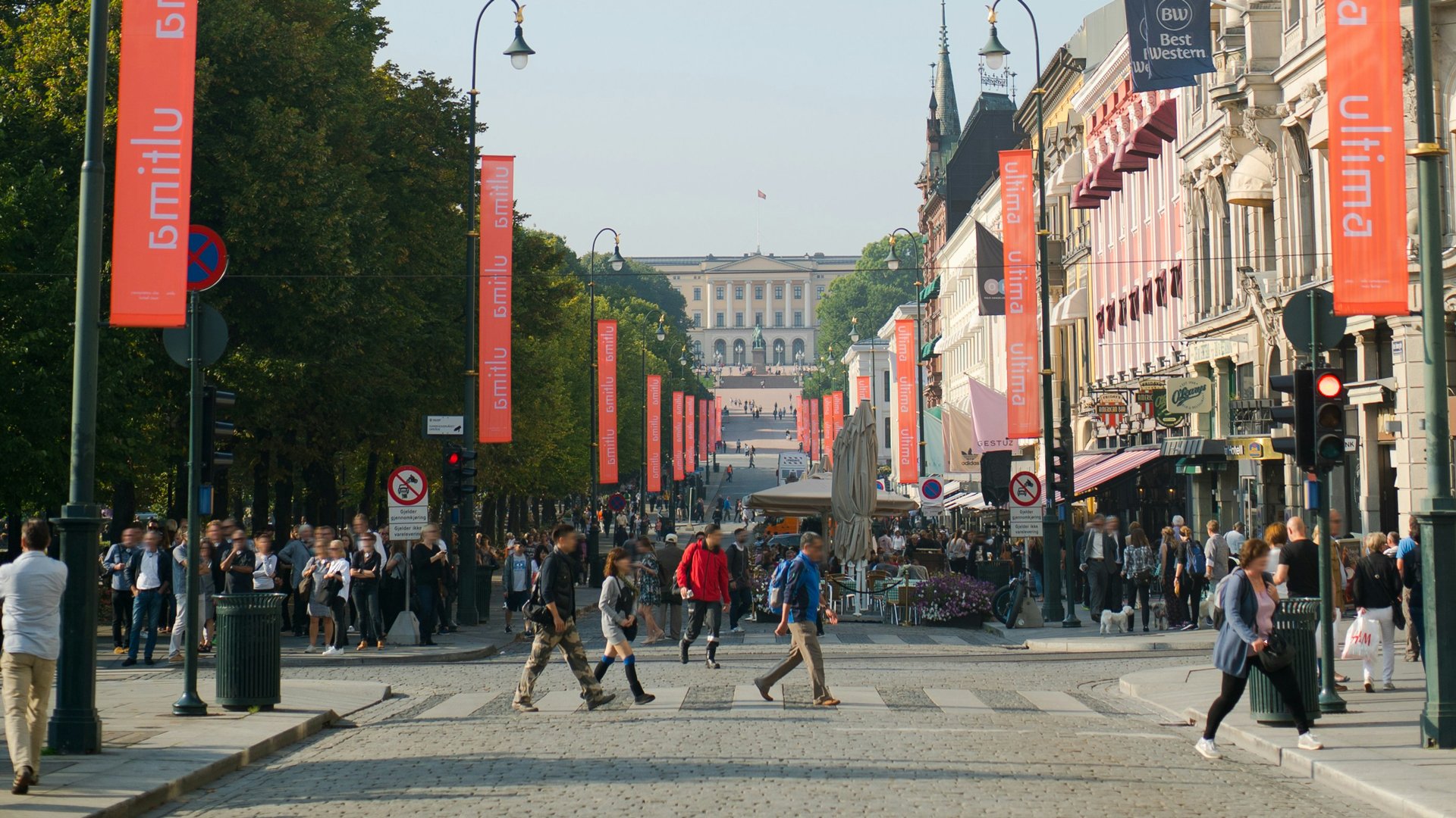 Travl gade på Karl Johans gate i Oslo.