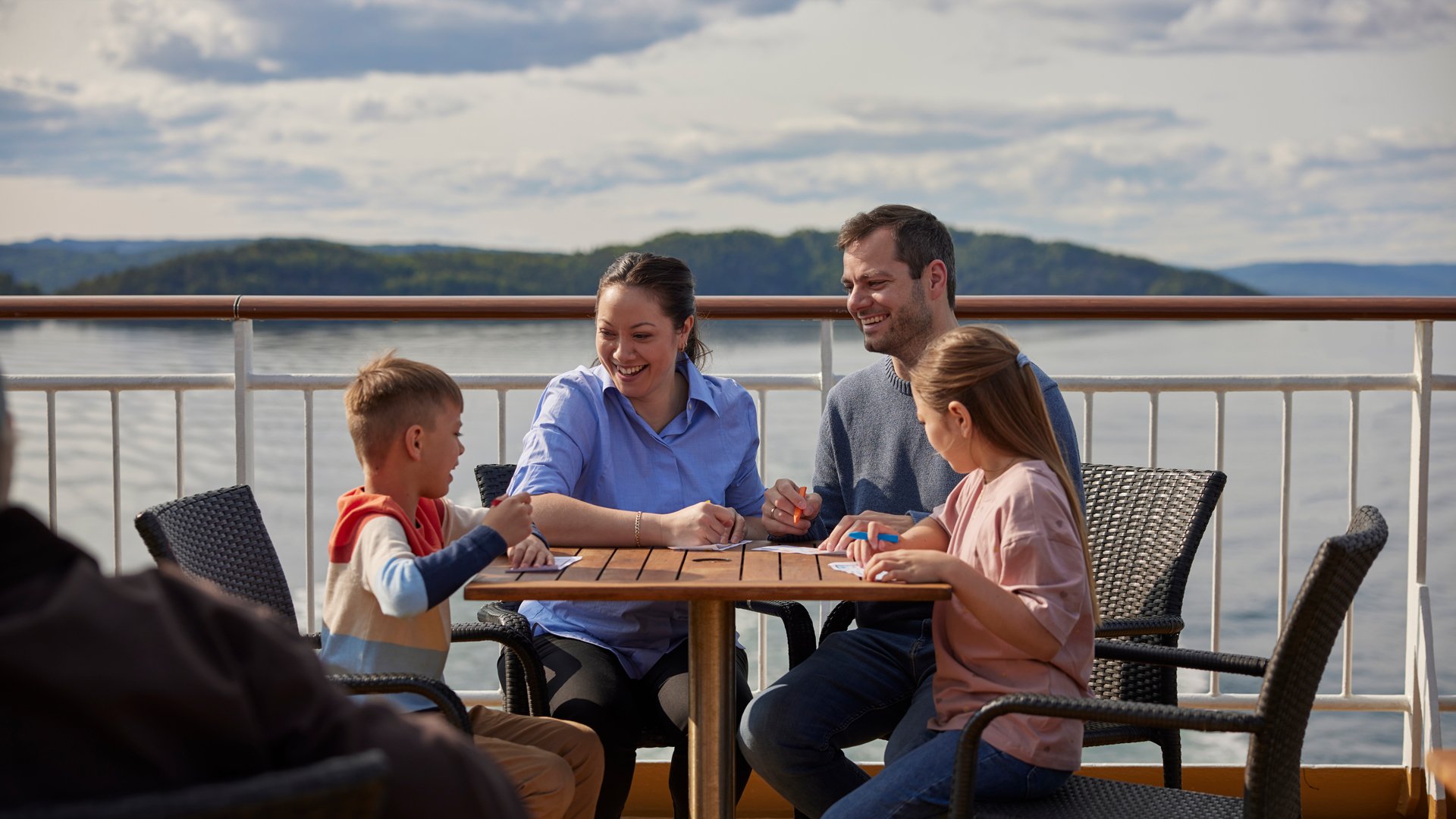 Familie på dækket.