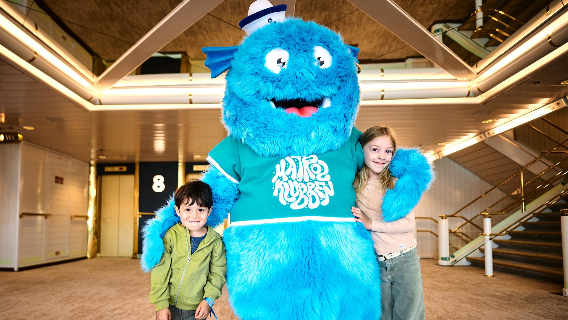 Maskot med to børn.