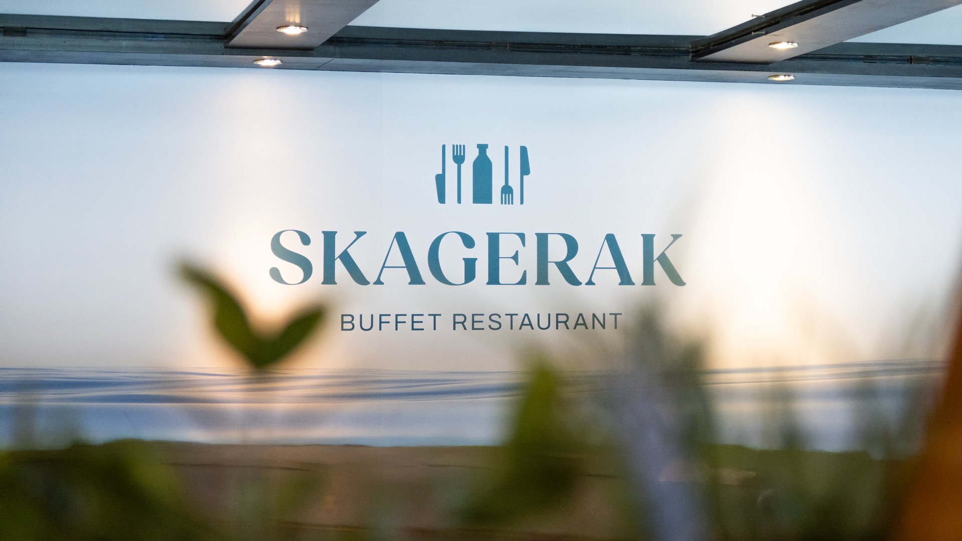 Maskot med to børn.