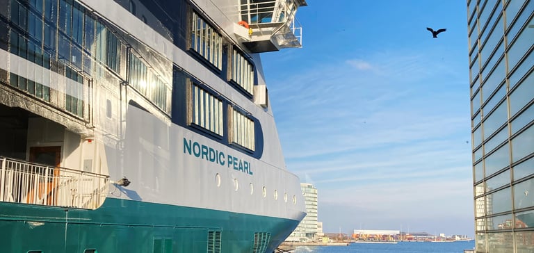 Nordic Pearl forrest til højre