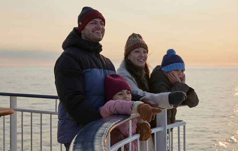 Familie om bord vinter