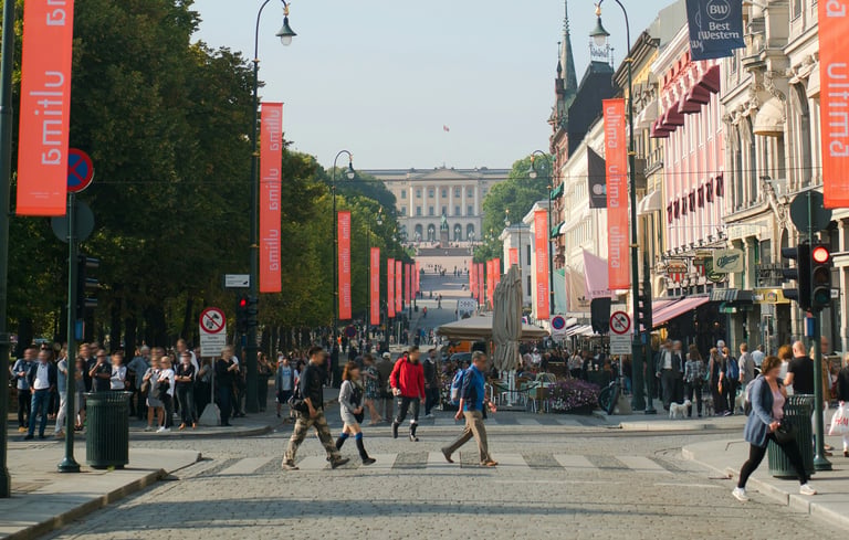 Travl gade på Karl Johans gate i Oslo.