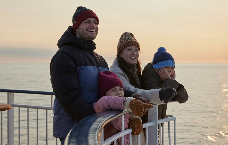 Familie om bord vinter