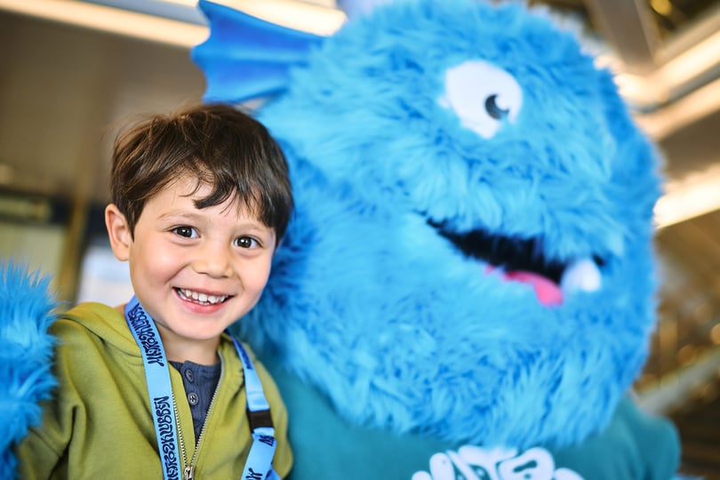 Glad dreng med Max Matros om bord 